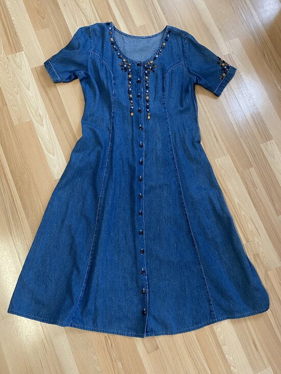 Dresses & Skirts - Vintage Embroidered Denim Midi Dress M-L